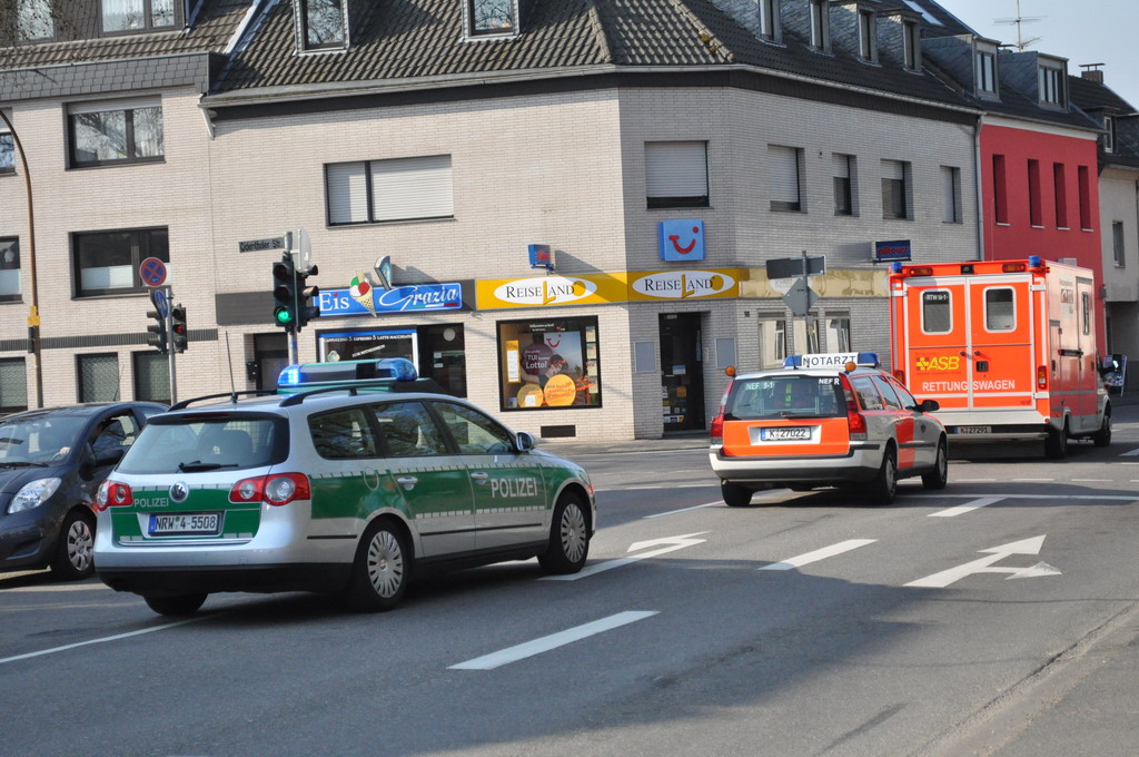 Messerstecherei Koeln Duennwald Berlinerstr P03.JPG